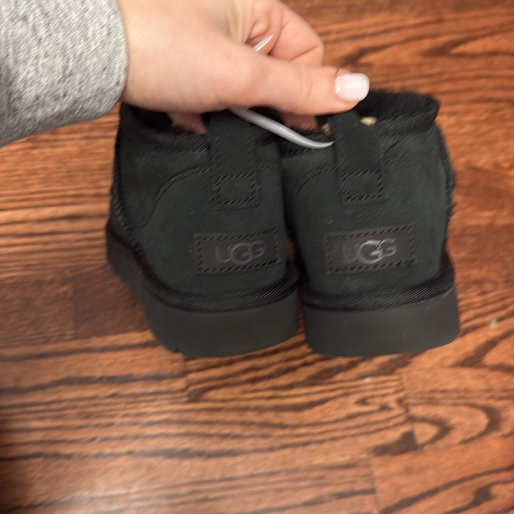 Ugg boots
Black color 
Size 6
Brand New - Picture 2 of 3